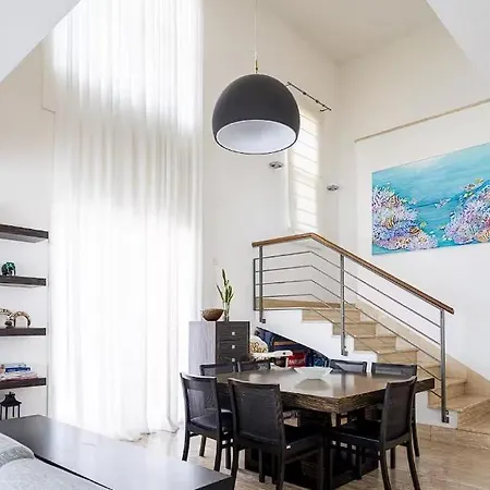 Gazde/Camere de închiriat Beachfront Tranquility ! Meneou
